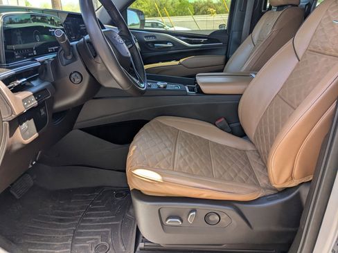 Used 2022 Cadillac Escalade ESV Premium Luxury image 9