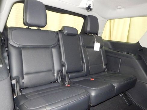 New 2025 Ford Expedition Platinum w/ Driver's Package image 19