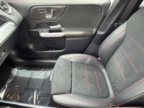 Used 2023 Mercedes-Benz GLB 250 4MATIC image 12