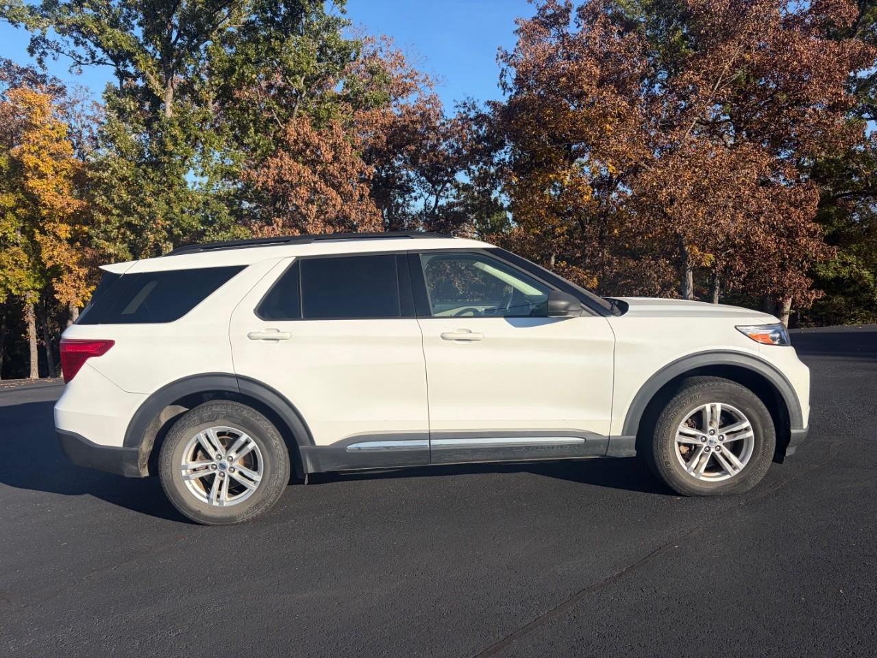 Used 2020 Ford Explorer XLT w/ Equipment Group 202A AWD/4WD image 2