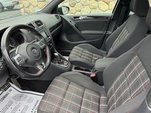 Used 2011 Volkswagen Golf 4-Door FWD image 29