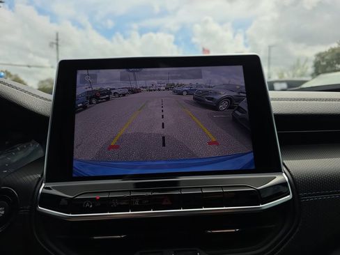 Used 2026 Jeep Compass Latitude AWD/4WD image 25