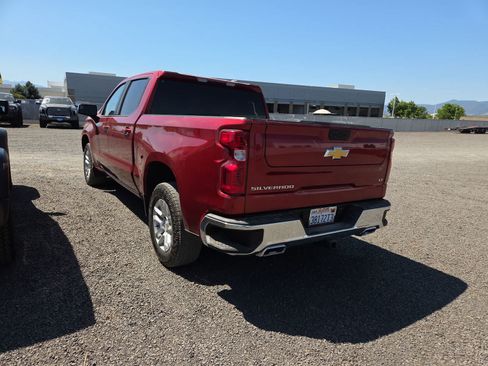Used 2024 Chevrolet Silverado 1500 LT w/ Z71 Off-Road Package AWD/4WD image 3