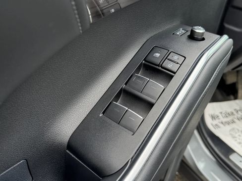 Used 2025 Toyota Highlander Limited AWD/4WD image 17