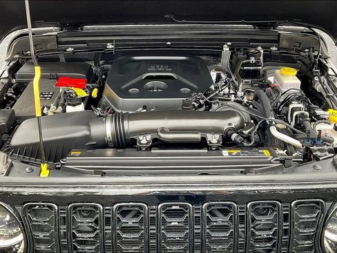 Used 2025 Jeep Wrangler Unlimited Sport AWD/4WD image 33