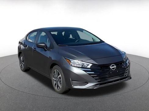Used 2025 Nissan Versa SV image 3