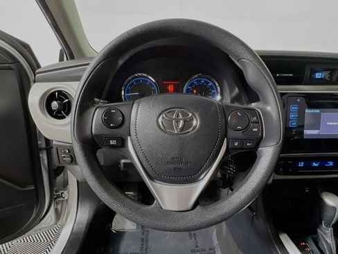 Used 2019 Toyota Corolla LE FWD image 17