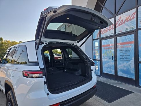 New 2025 Jeep Grand Cherokee Altitude image 86