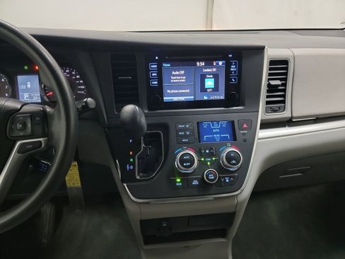 Used 2016 Toyota Sienna LE image 20