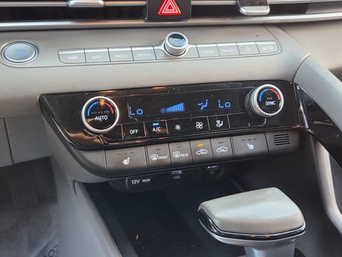 Used 2023 Hyundai Elantra SEL w/ Convenience Package FWD image 18