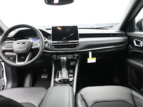 New 2026 Jeep Compass Latitude image 23