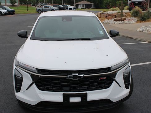 Used 2024 Chevrolet Trax RS w/ Driver Confidence Package FWD image 3