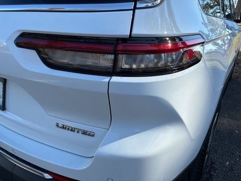 Used 2022 Jeep Grand Cherokee L Limited image 15