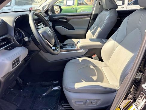 Used 2022 Toyota Highlander Limited image 24