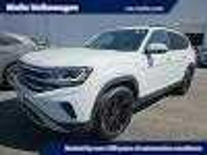 Used 2023 Volkswagen Atlas SE w/ Black Wheel Package