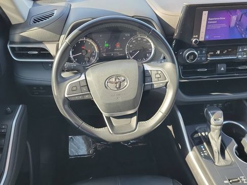 Used 2023 Toyota Highlander XLE FWD image 12