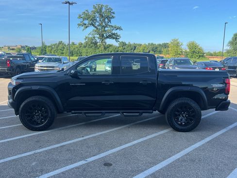 Used 2026 Chevrolet Colorado Trail Boss AWD/4WD image 2