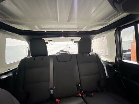 Used 2022 Jeep Wrangler Unlimited Sport AWD/4WD image 33
