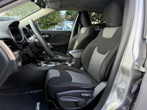 Used 2018 Jeep Cherokee Latitude image 9