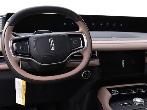 New 2026 Lincoln Navigator L Black Label AWD/4WD image 12