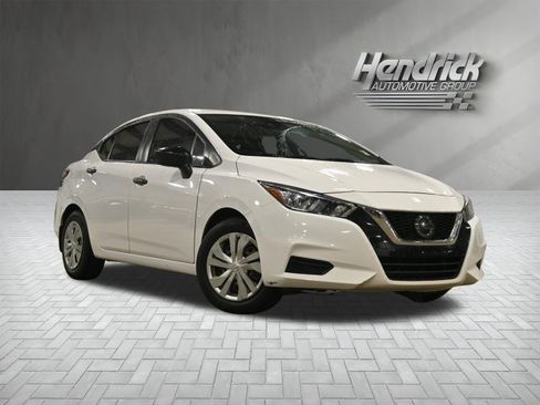 Used 2020 Nissan Versa S FWD image 2