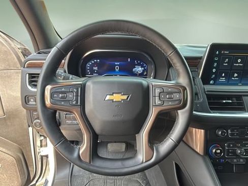 Used 2024 Chevrolet Suburban High Country AWD/4WD image 11