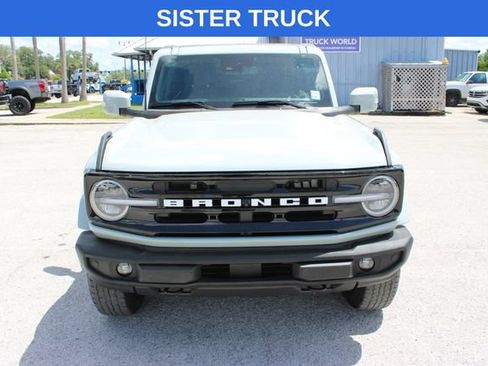 Used 2024 Ford Bronco Outer Banks AWD/4WD image 2