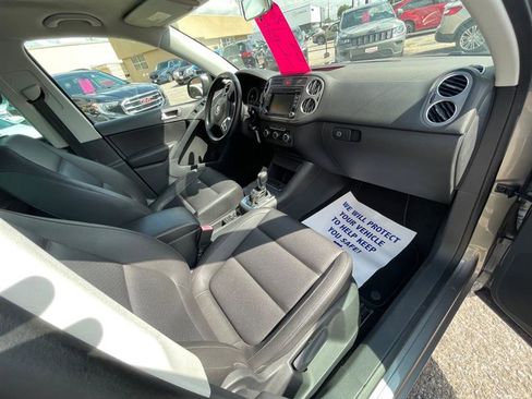 Used 2011 Volkswagen Tiguan S image 18