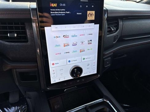 Used 2022 Ford Expedition Max Limited image 28