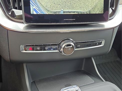 New 2026 Volvo XC90 B6 Plus w/ Protection Package Premier AWD/4WD image 29