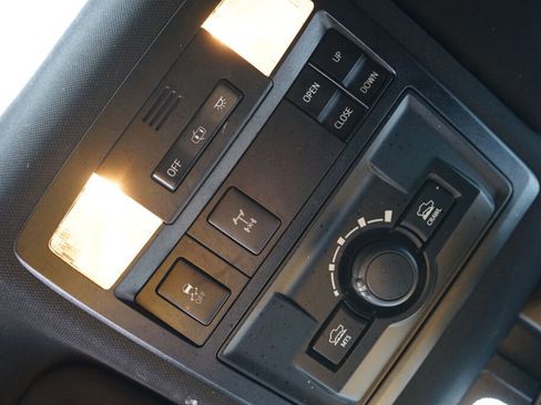 Used 2019 Toyota Tacoma TRD Off-Road w/ TRD Premium Off Road Package image 21