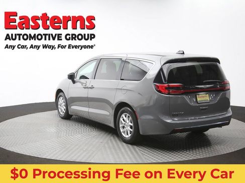 Used 2023 Chrysler Pacifica Touring-L FWD image 67
