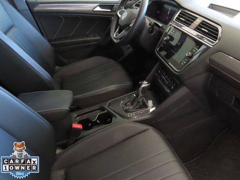 Used 2023 Volkswagen Tiguan SE R-Line image 27