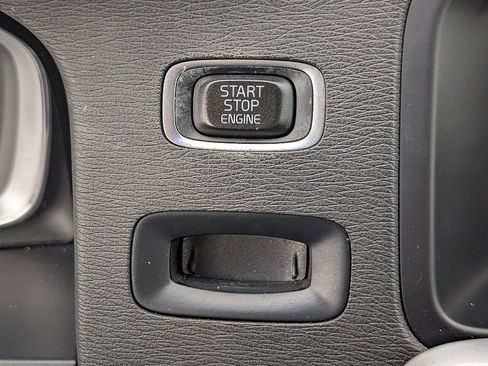 Used 2017 Volvo V60 T5 Premier w/ Convenience Package image 32