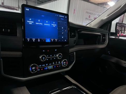 Used 2024 Ford Expedition Limited image 22