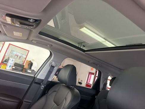 Used 2025 Kia Sorento S w/ Panoramic Sunroof Package image 20