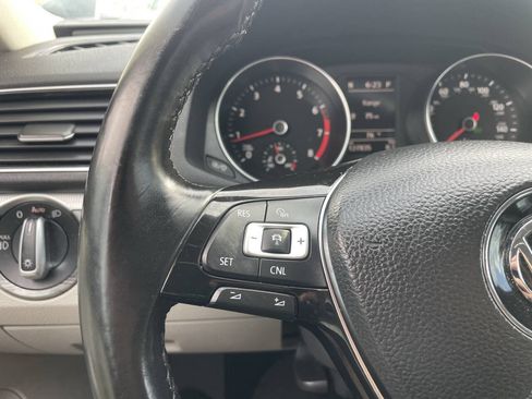 Used 2016 Volkswagen Passat 1.8T SE FWD image 25