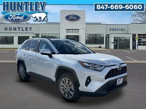 Used 2023 Toyota RAV4 XLE Premium image 3