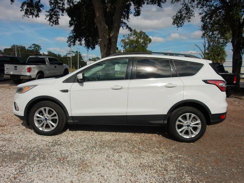 Used 2018 Ford Escape SE FWD image 9