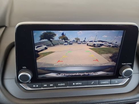 Used 2025 Nissan Rogue SV FWD image 29