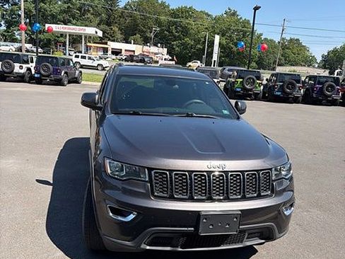 Used 2021 Jeep Grand Cherokee Laredo X AWD/4WD image 2