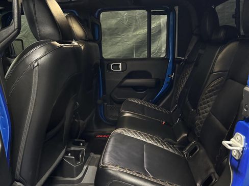 Used 2022 Jeep Gladiator Overland image 18