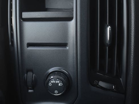 Used 2018 Chevrolet Silverado 1500 Custom w/ Custom Value Package image 19