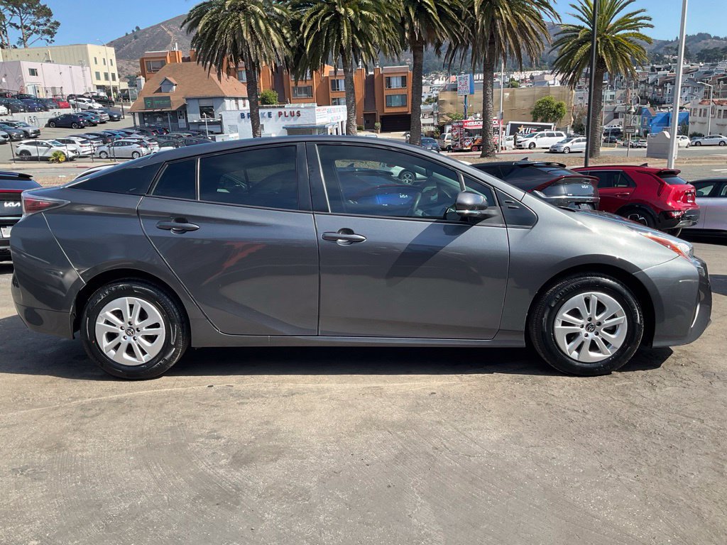 Used 2017 Toyota Prius Two FWD image 3