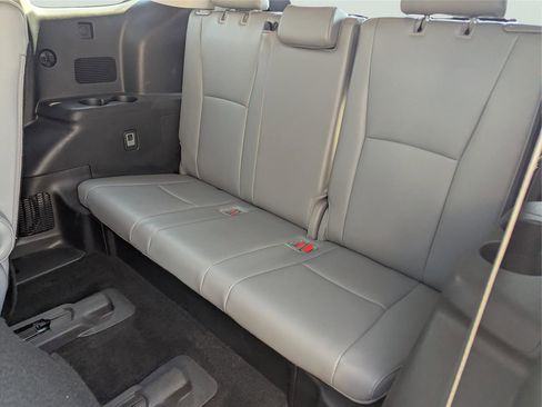 Used 2024 Toyota Highlander Platinum image 15