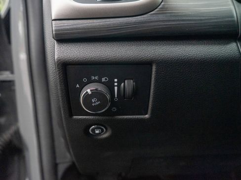 Used 2021 Jeep Grand Cherokee Laredo X AWD/4WD image 16