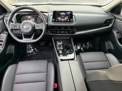 Used 2024 Nissan Rogue SV w/ SV Premium Package FWD image 15