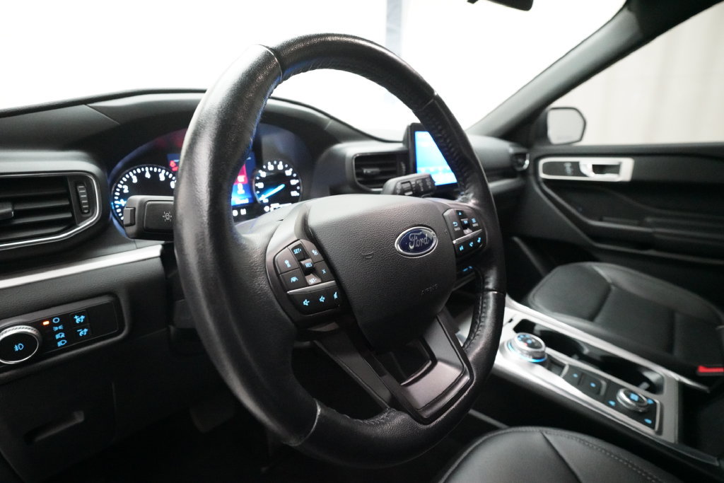 Used 2020 Ford Explorer XLT w/ Equipment Group 202A AWD/4WD image 8