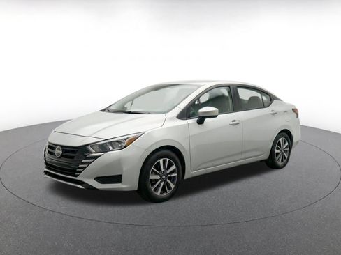 Used 2025 Nissan Versa SV FWD image 3