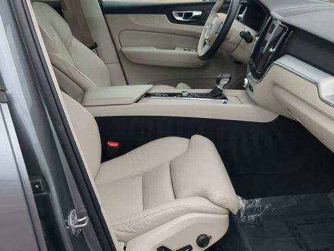 Used 2019 Volvo XC60 T6 Momentum w/ Multimedia Package AWD/4WD image 20